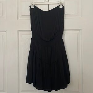 Black strapless dress￼